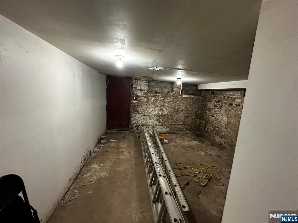 366 Summer Avenue Newark, NJ 07104 - Photo 19 of 22 a view of a gallery