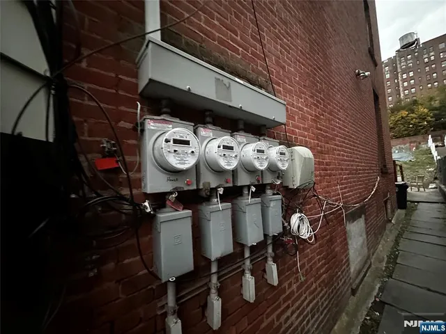 $699,999 | 366 Summer Avenue, Newark, NJ 07104