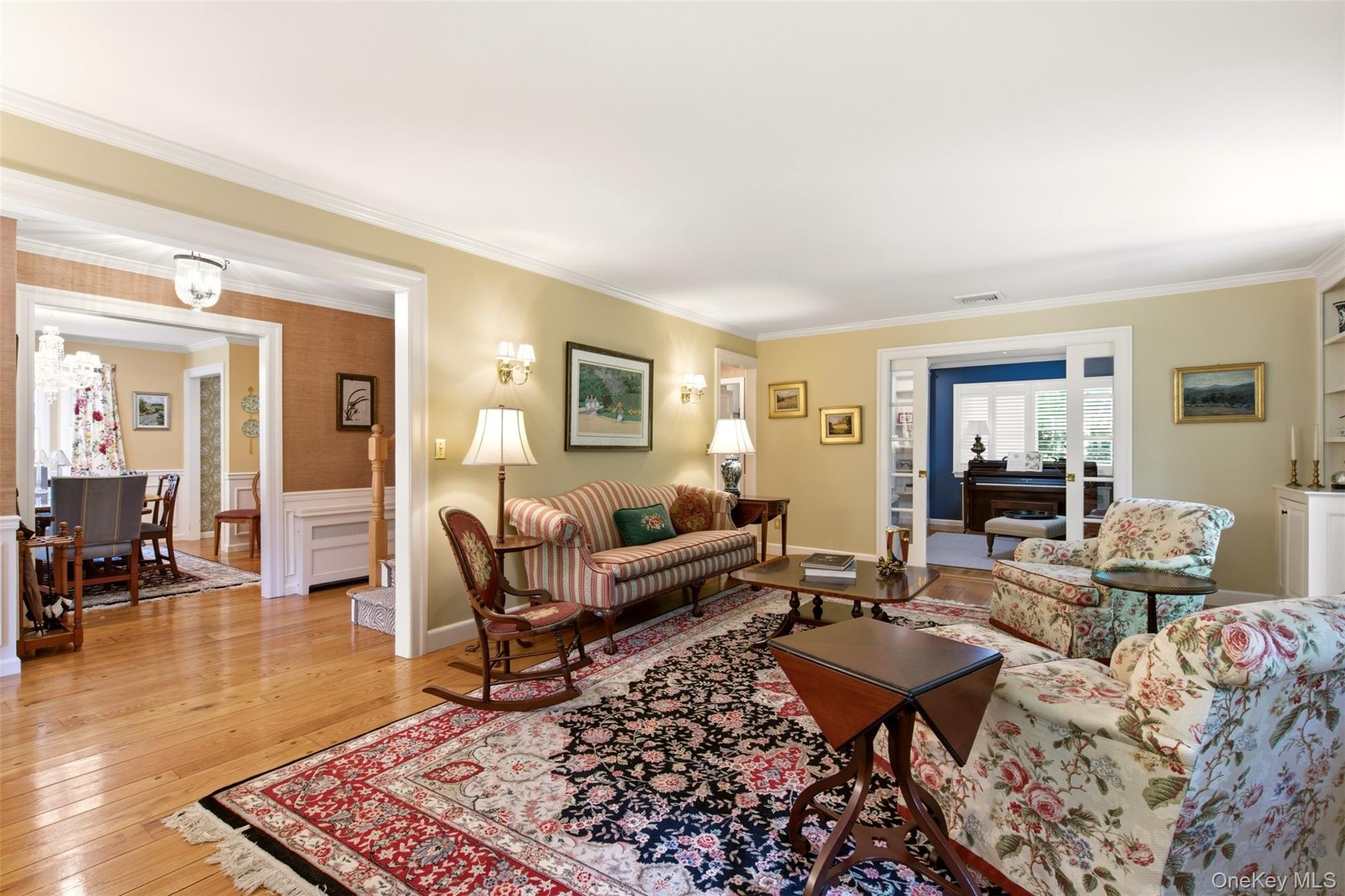 7 Private Road Huntington, NY 11743 - Photo 6 of 49 Gallery Image 6