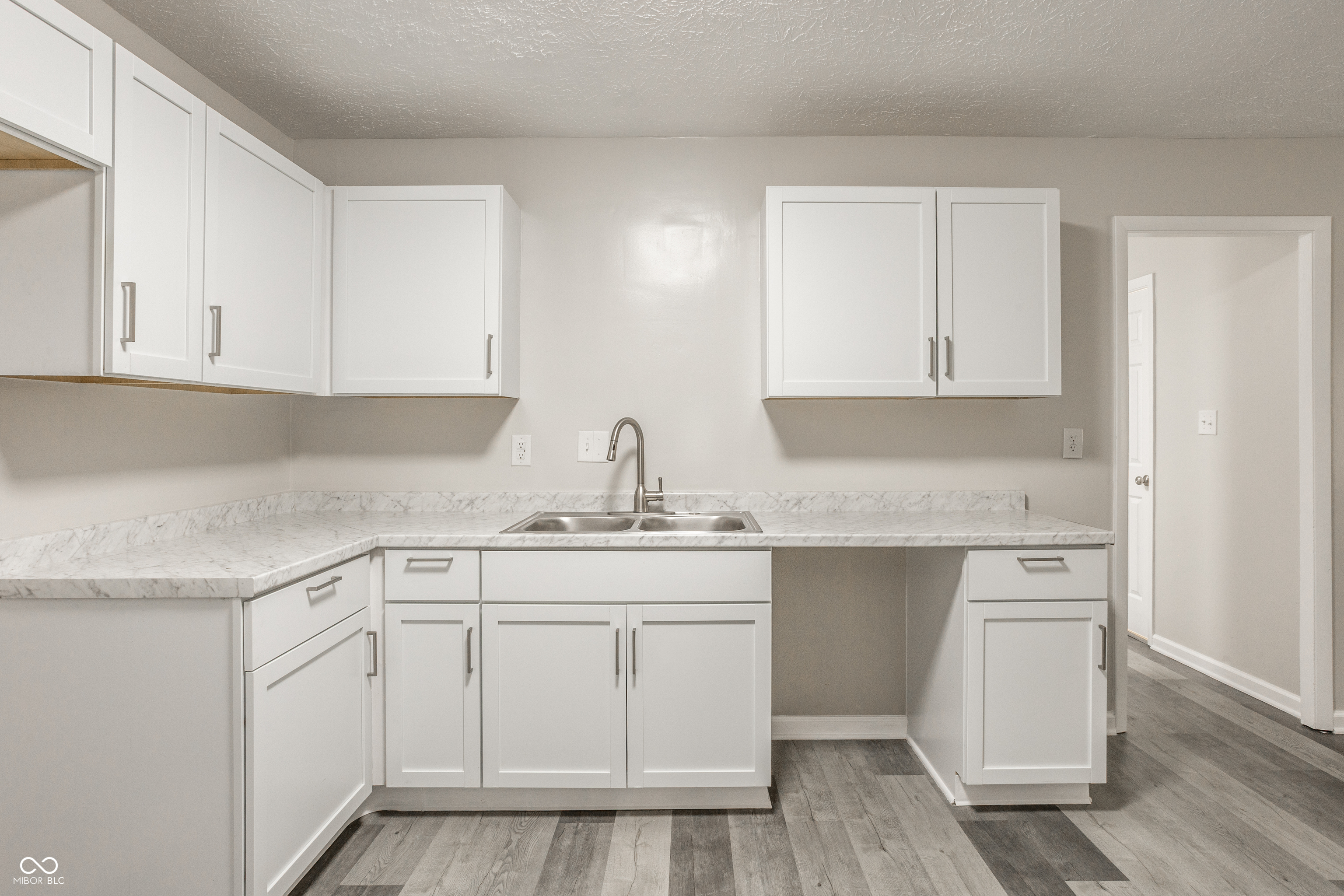 9969 Montery Road Indianapolis, IN 46235 - Photo 8 of 29