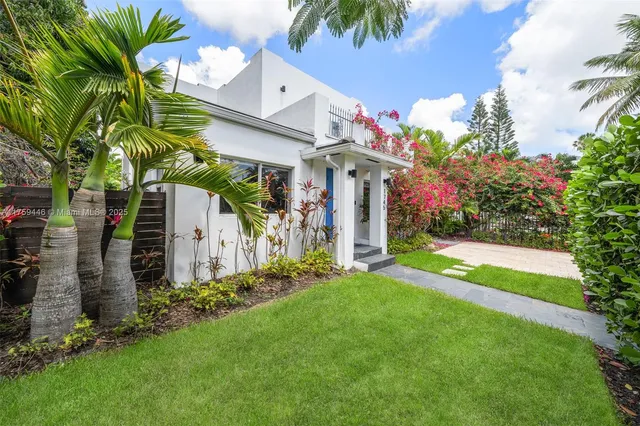 a view of a pathway in outside of the house