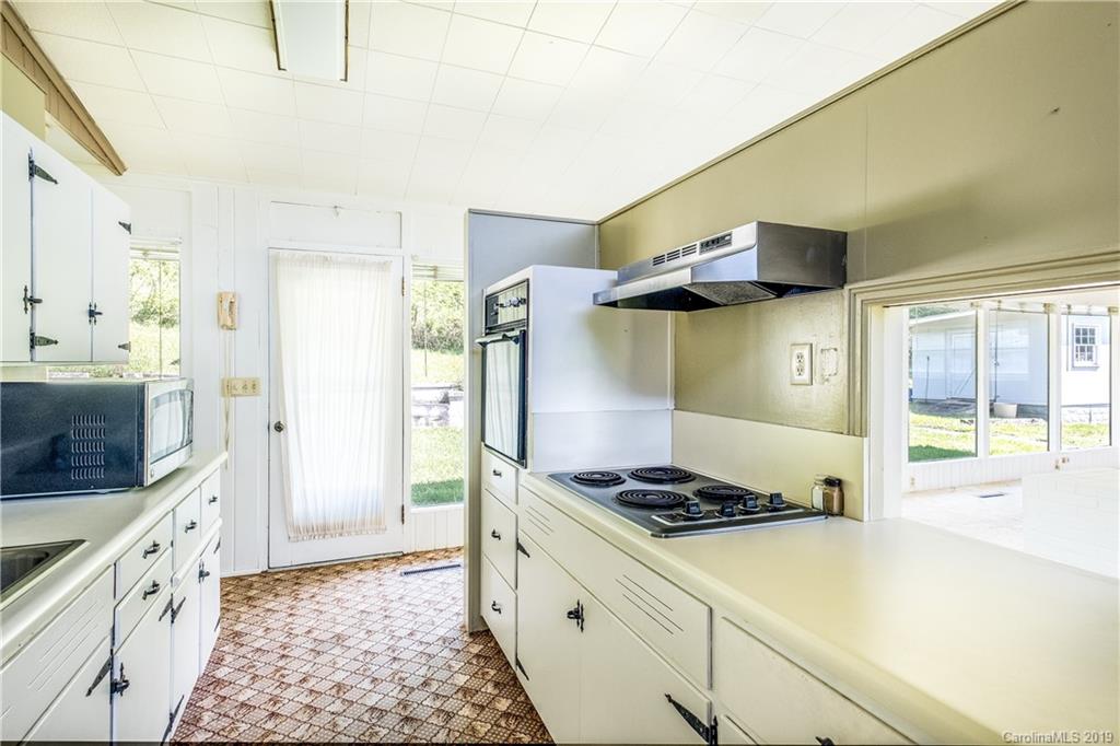 1748 Ratcliff Cove Road Waynesville, NC 28786 - Photo 17 of 26 Gallery Image 17