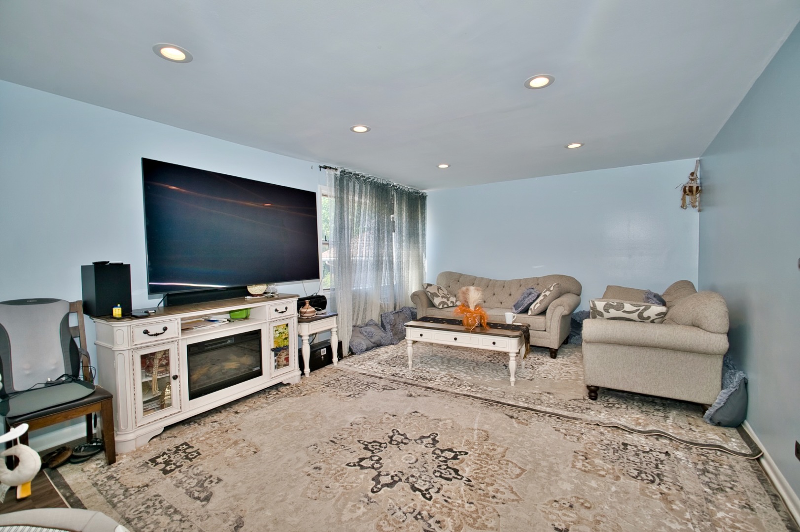 1428 West Fargo Avenue, Unit 303 Chicago, IL 60626 - Photo 14 of 28 a living room with furniture and a flat screen tv