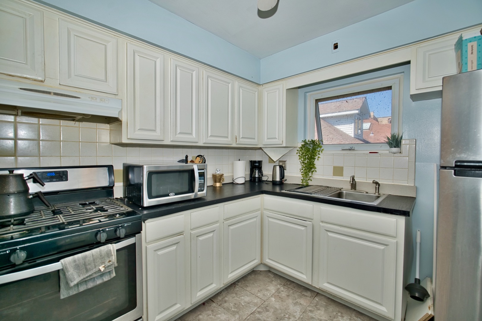 1428 West Fargo Avenue, Unit 303 Chicago, IL 60626 - Photo 18 of 28 a kitchen with granite countertop a sink stainless steel appliances and cabinets