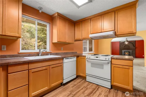 $389,900 | 15111 27th Avenue East, Tacoma, WA 98445