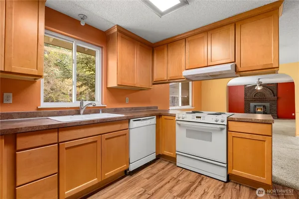 $389,900 | 15111 27th Avenue East, Tacoma, WA 98445