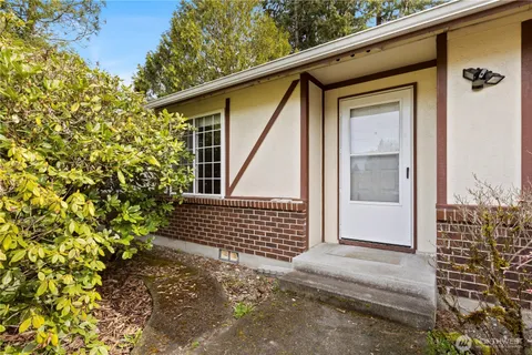$389,900 | 15111 27th Avenue East, Tacoma, WA 98445