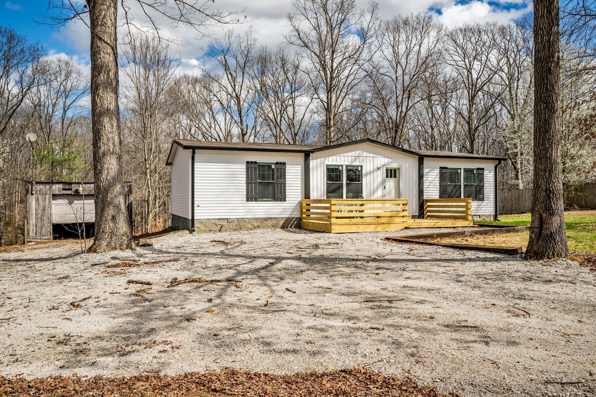 8130 Oak Springs Road Nunnelly, TN 37137 - Photo 2 of 30