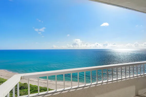 $4,500 | 5550 North Ocean Drive, Unit 20C, Singer Island, FL 33404