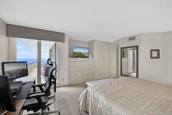 $4,500 | 5550 North Ocean Drive, Unit 20C, Singer Island, FL 33404