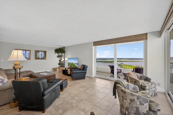 $4,500 | 5550 North Ocean Drive, Unit 20C, Singer Island, FL 33404