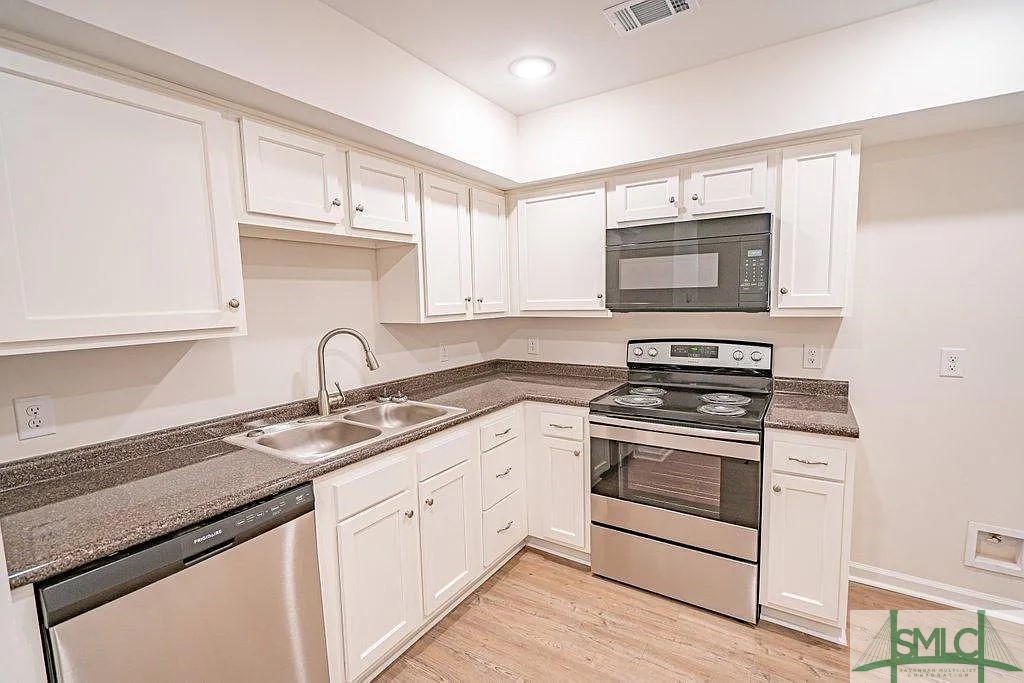 402 East 3rd Street, Unit C Springfield, GA 31329 - Photo 6 of 19