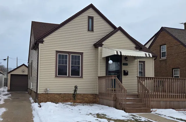 $259,900 | 1421 South 21st Street, Manitowoc, WI 54220