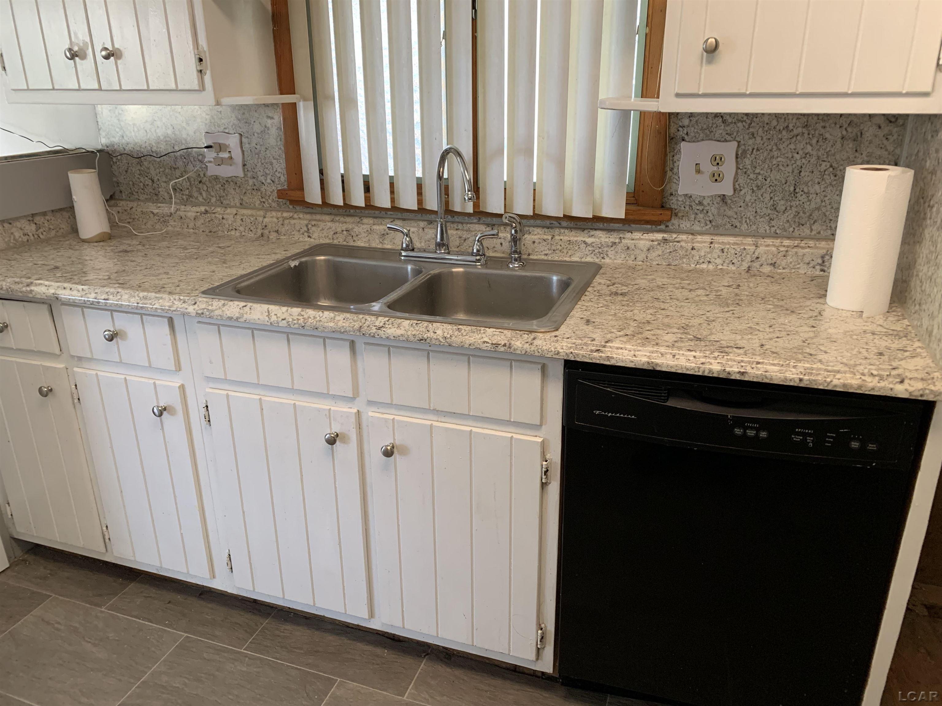 709 Loveland Road Adrian, MI 49221 - Photo 12 of 24