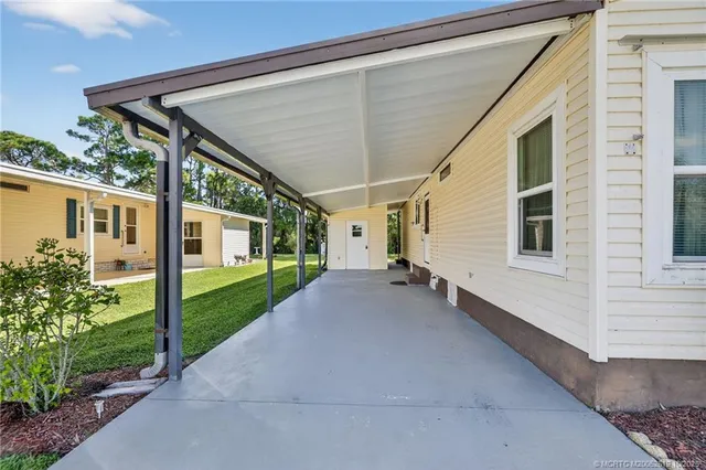 a view of a house with backyard and garden