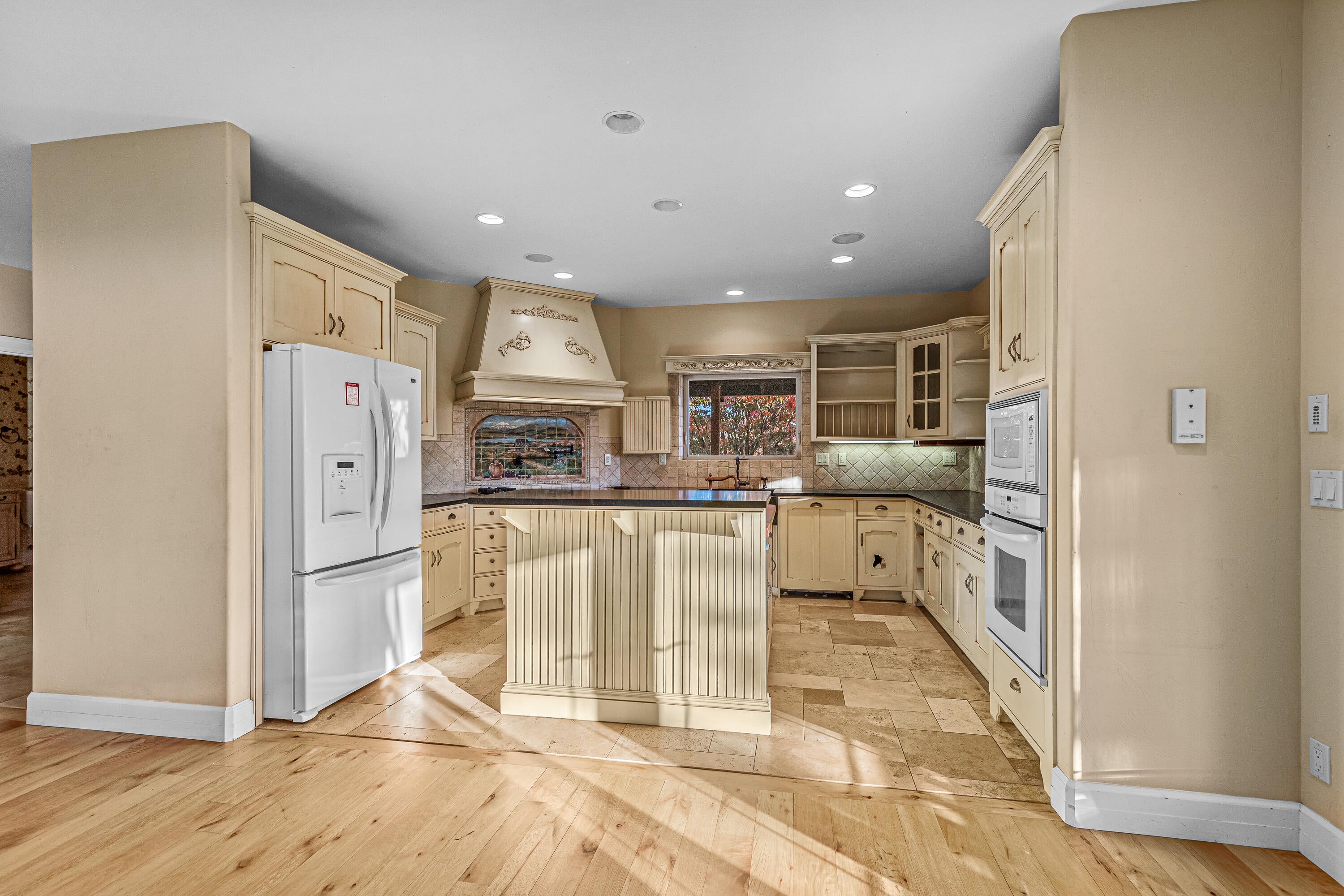 1820 Dry Creek Road Eagle Point, OR 97524 - Photo 14 of 64 Custom Kitchen