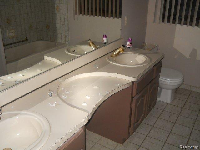 11892 Raintree Court Utica, MI 48315 - Photo 7 of 9 12-12a 163.jpg