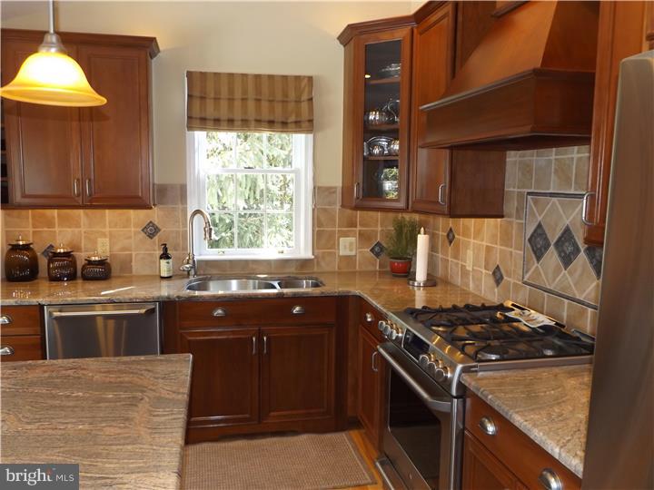 339 Camberly Road Warminster, PA 18974 - Photo 8 of 25 Gallery Image 8