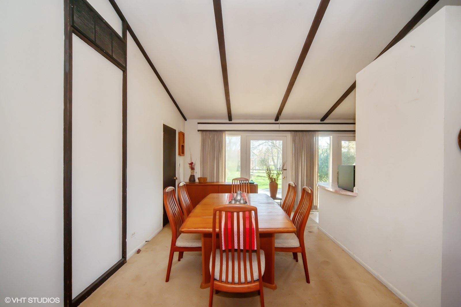1709 North Happ Road Northbrook, IL 60062 - Photo 3 of 21 a dining room with furniture and wooden floor