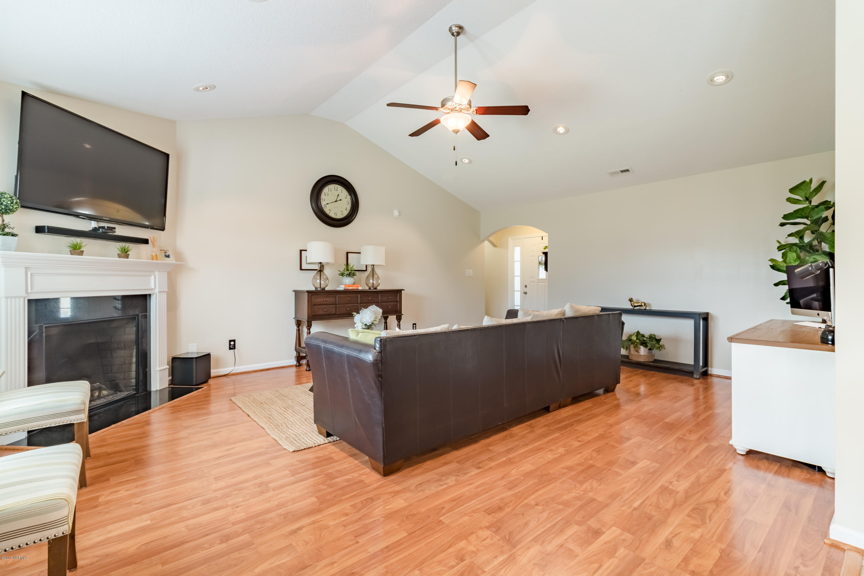 300 Merin Height Road Jacksonville, NC 28546 - Photo 7 of 28 IMG_1091-HDR-7