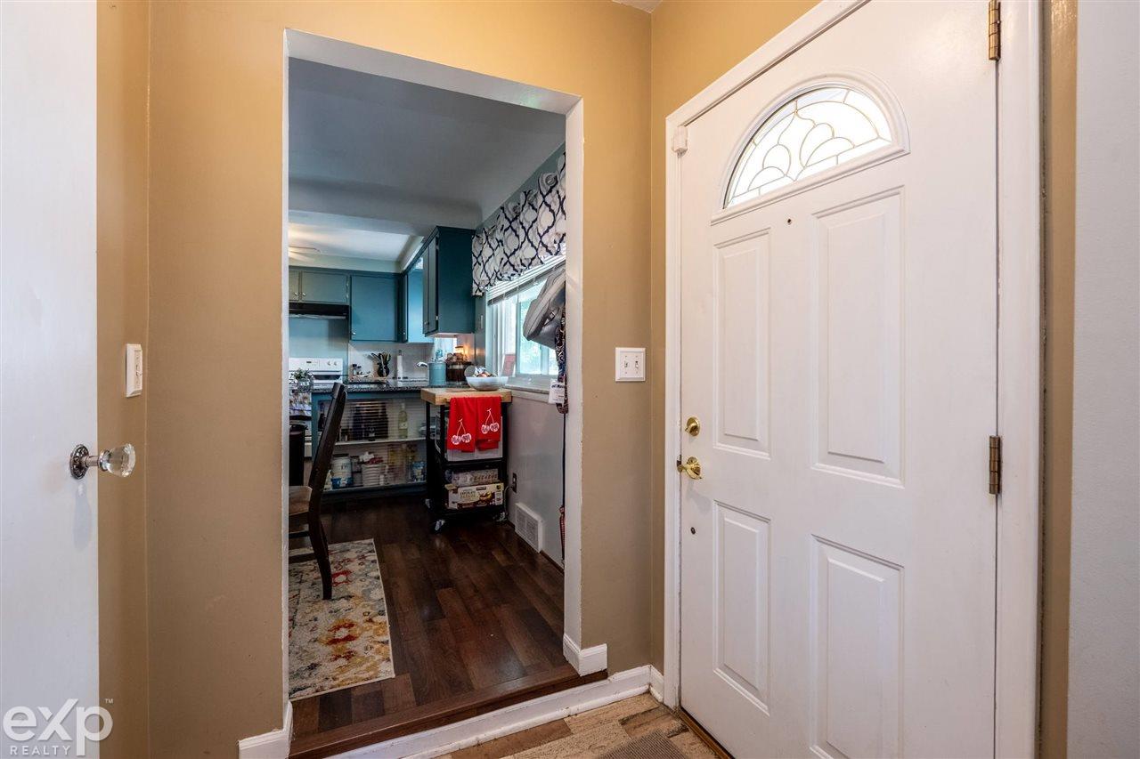 27351 Jean Road Warren, MI 48093 - Photo 5 of 32