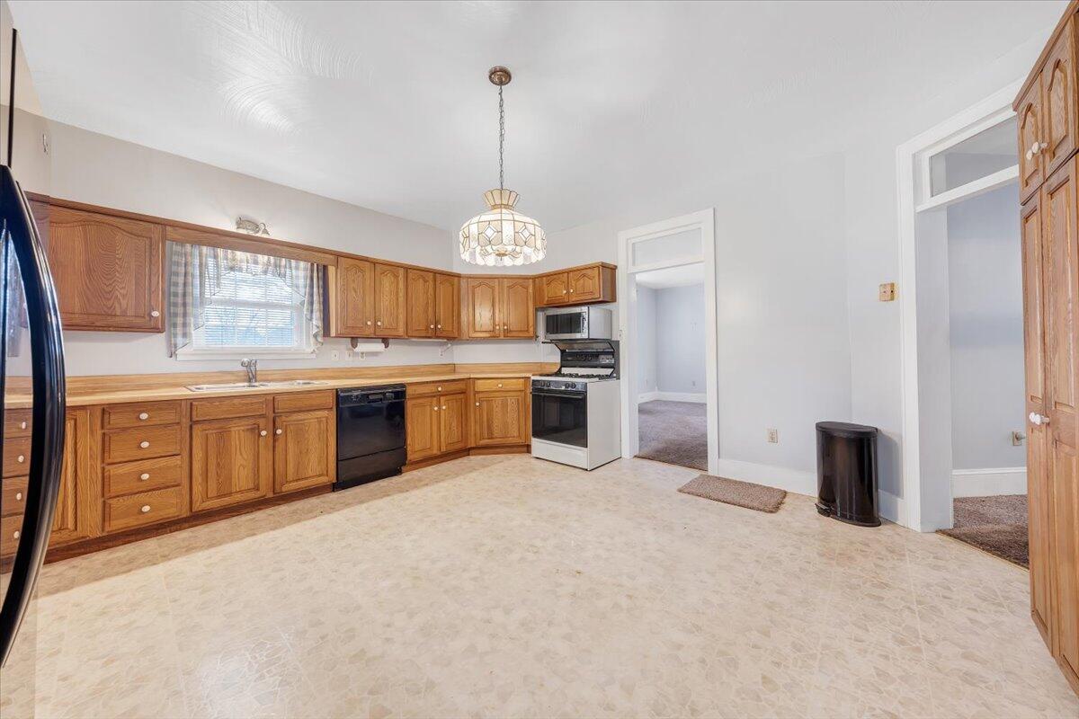 502 Gala Loop Road Eagle Rock, VA 24085 - Photo 16 of 47 Kitchen
