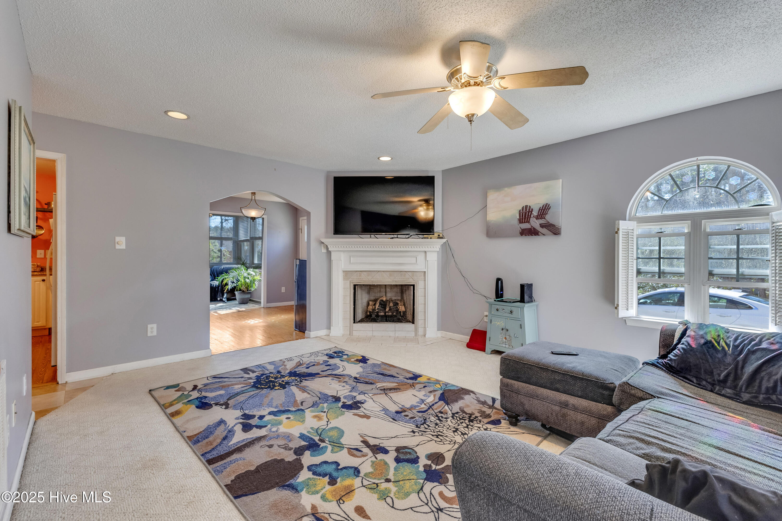 74 North Drive Rocky Point, NC 28457 - Photo 10 of 38 74 North Drive-print-008-014-Living Room