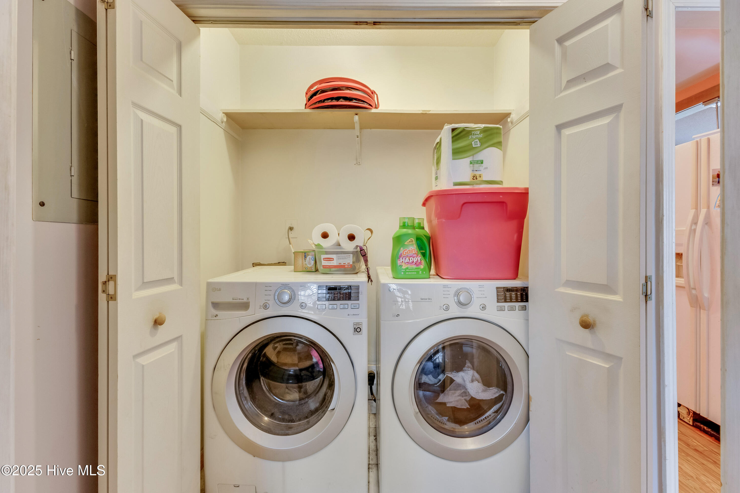 74 North Drive Rocky Point, NC 28457 - Photo 30 of 38 74 North Drive-print-028-017-Laundry-420