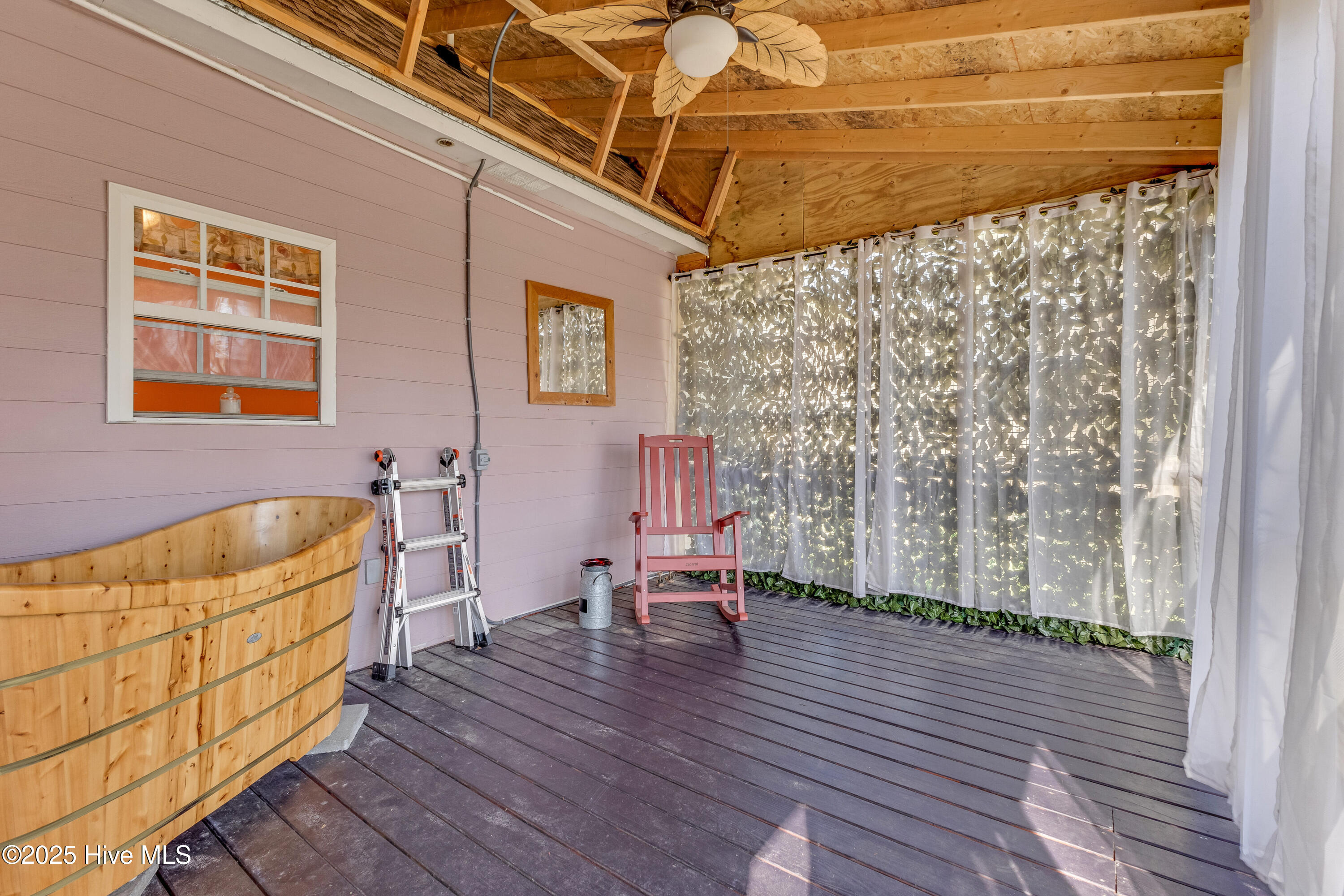 74 North Drive Rocky Point, NC 28457 - Photo 31 of 38 74 North Drive-print-029-008-Screenedin