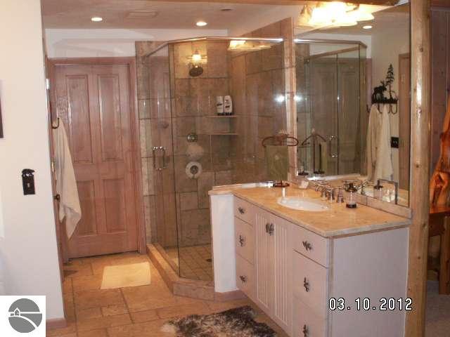 8580 Skegemog Point Road Williamsburg, MI 49690 - Photo 18 of 25 1733973-17.JPG