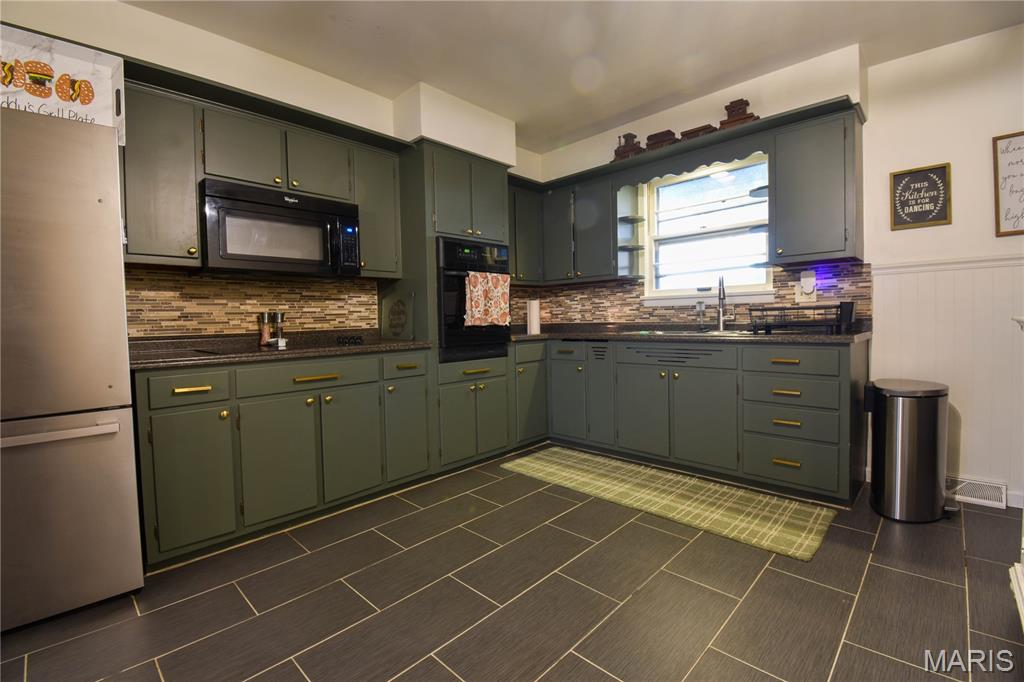 1304 Main Street Highland, IL 62249 - Photo 1 of 24 Gallery Image 1