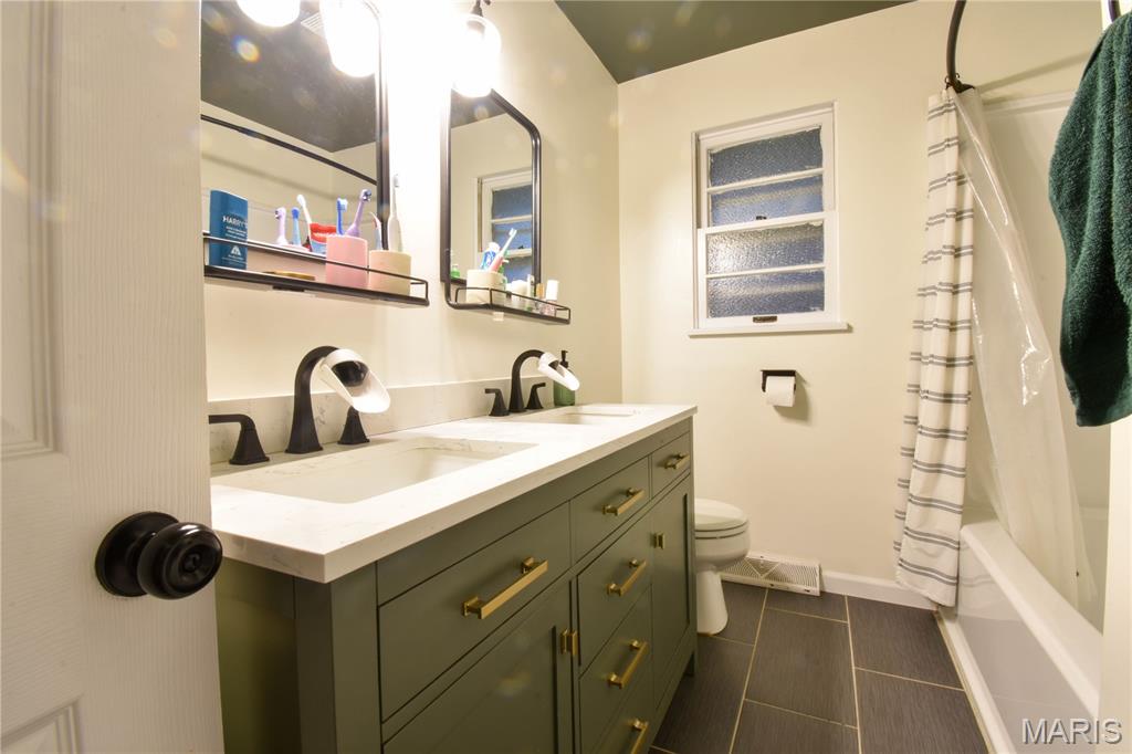 1304 Main Street Highland, IL 62249 - Photo 15 of 24 Gallery Image 15
