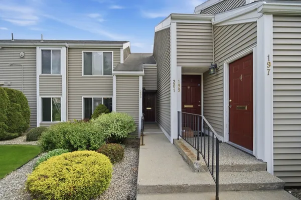 $250,000 | 201 Nassau Drive, Unit 201, Springfield, MA 01129