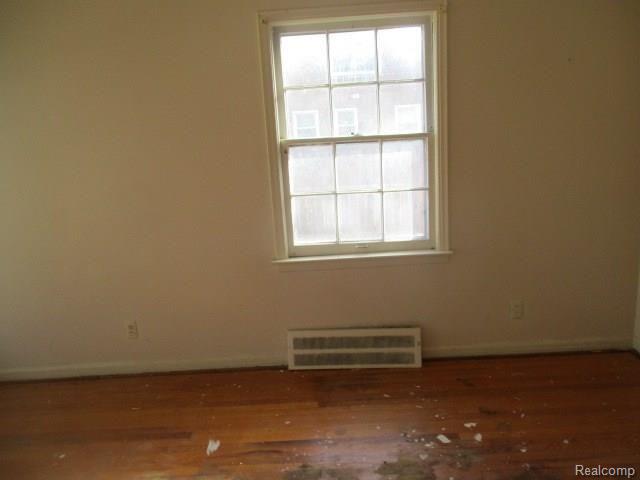 18265 Sunderland Road Detroit, MI 48219 - Photo 11 of 15 11.JPG