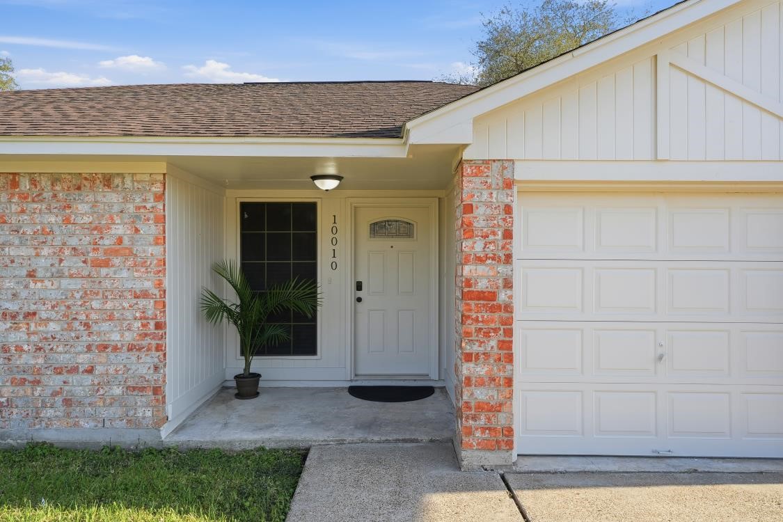 10010 Winding Trail Road La Porte, TX 77571 - Photo 3 of 20