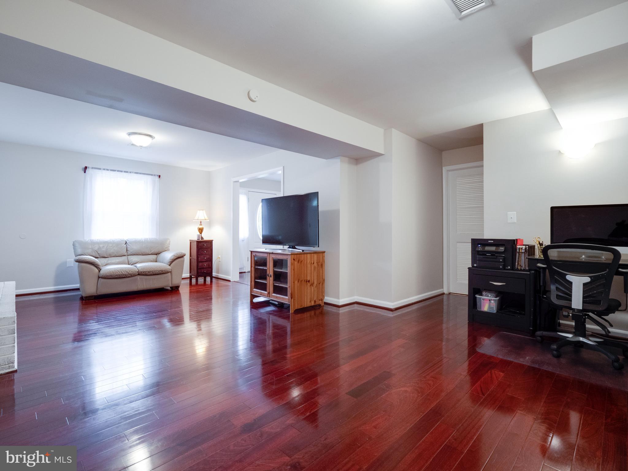 8111 Blairton Road Springfield, VA 22152 - Photo 5 of 25 Gallery Image 5