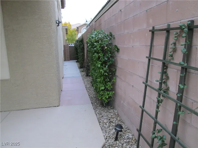 $3,300 | 421 Emerald Heights Street, Las Vegas, NV 89144