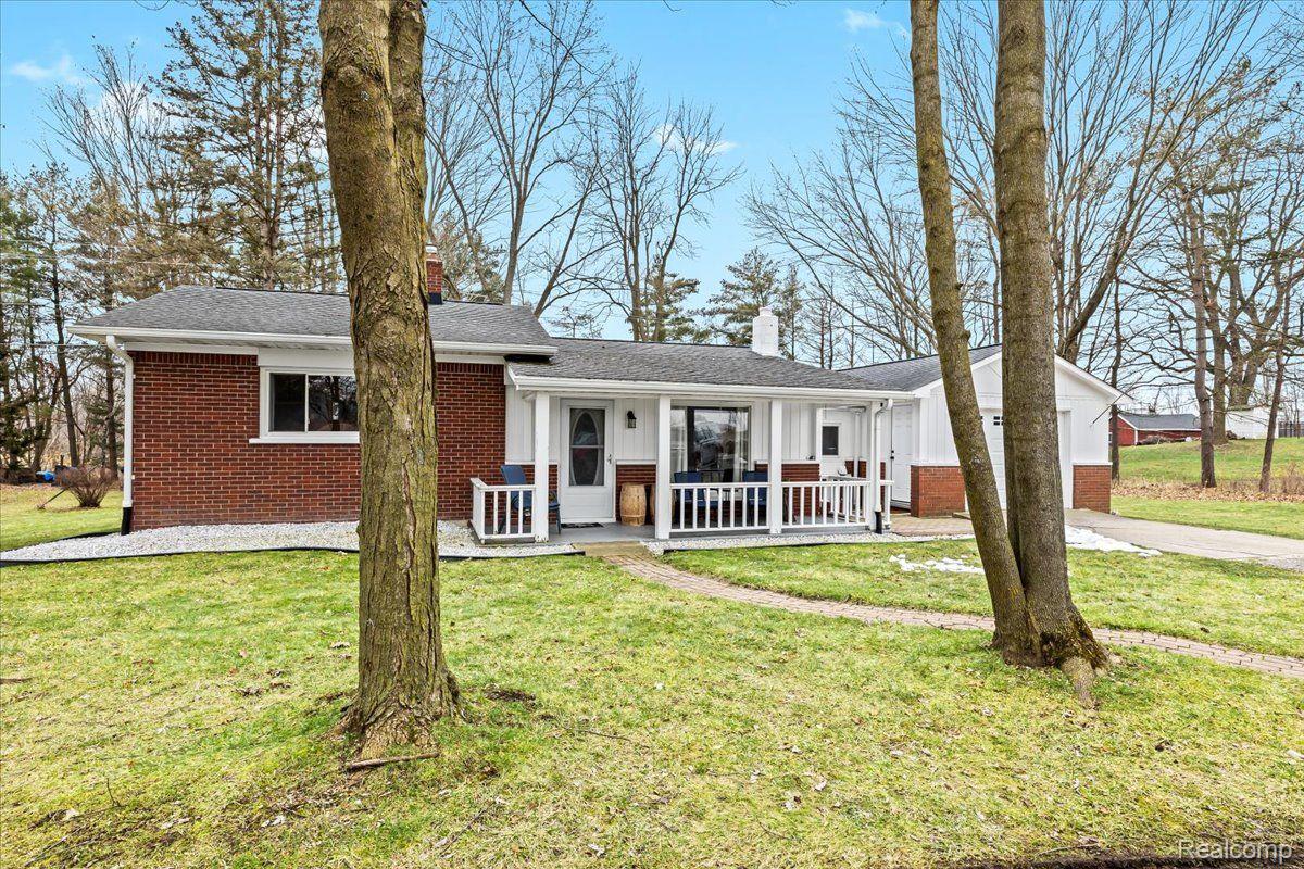4033 Jewell Road Howell, MI 48843 - Photo 2 of 27 Gallery Image 2