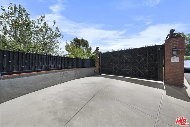 $5,999,000 | 12917 Galewood Street, Studio City, CA 91604