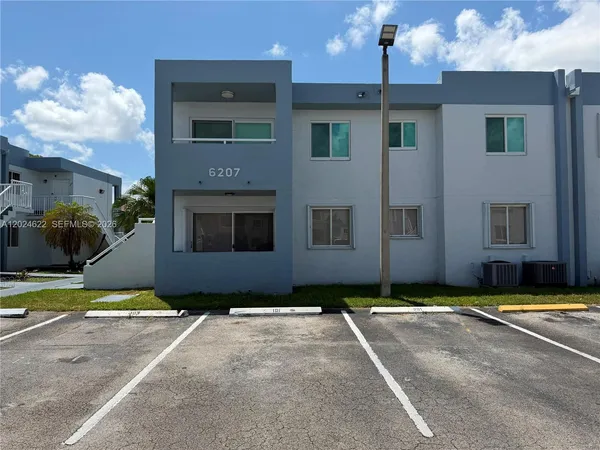 $2,200 | 6207 Southwest 131st Court, Unit 101, Miami, FL 33183