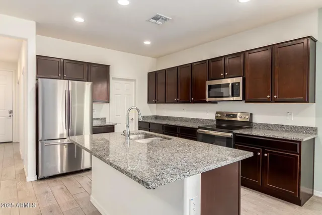 $2,200 | 3227 West Carter Road, Phoenix, AZ 85041