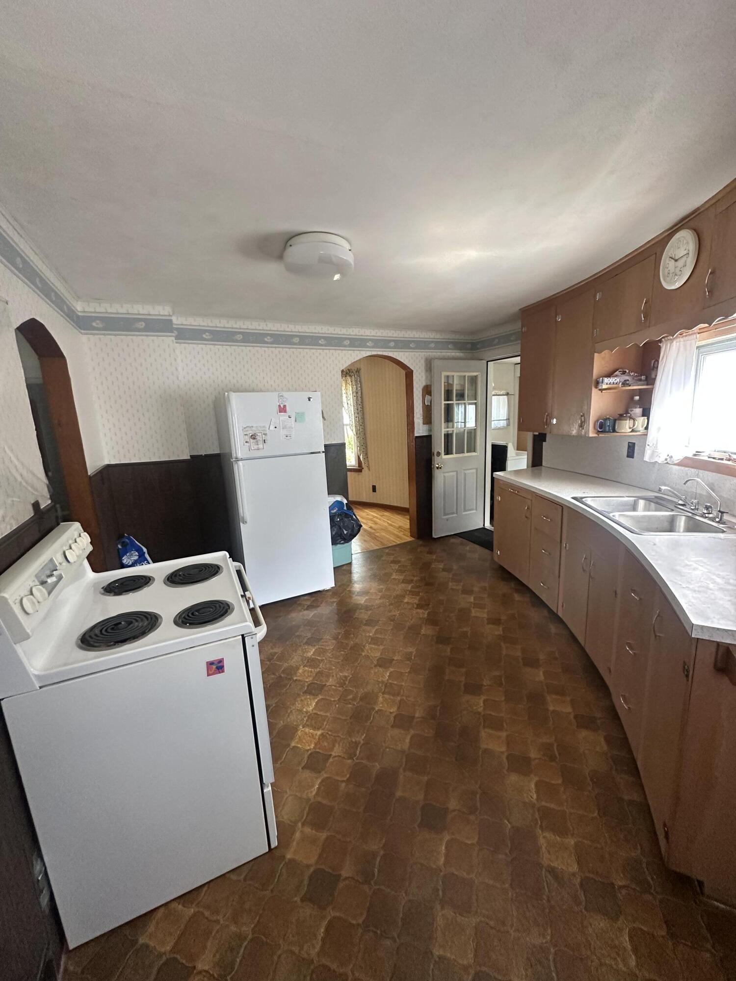 16 North Terrace Millinocket, ME 04462 - Photo 5 of 34 B275E139-BC74-4E9F-AAF3-EB79AF12D684