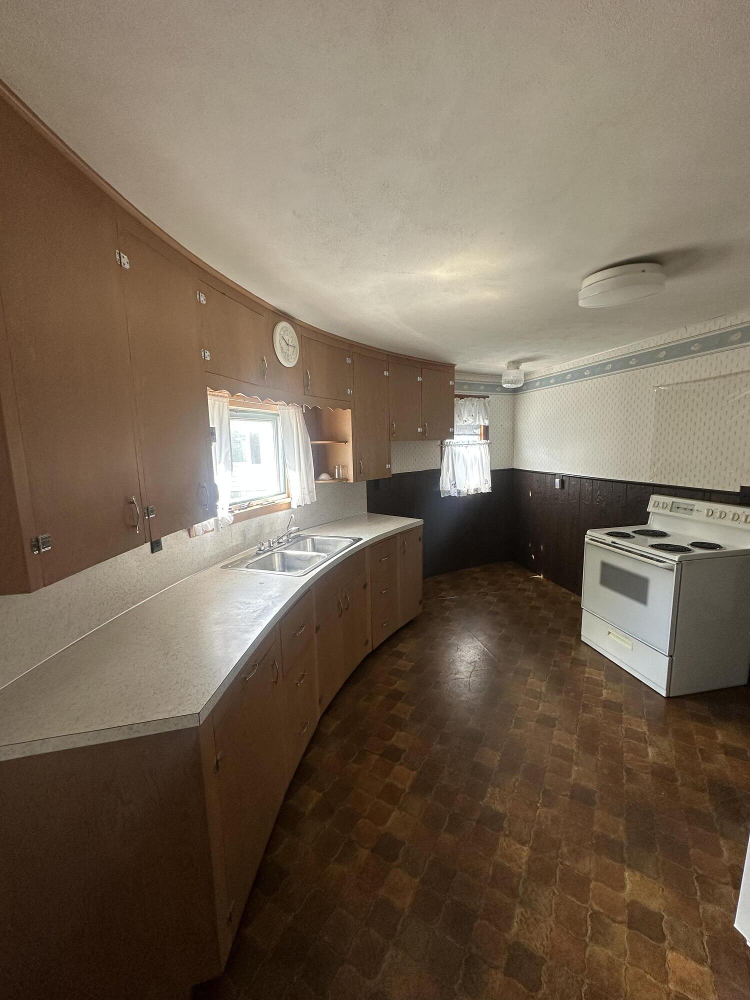 16 North Terrace Millinocket, ME 04462 - Photo 6 of 34 571B1B6F-54F7-4AE2-BBA7-A6007A7B3847