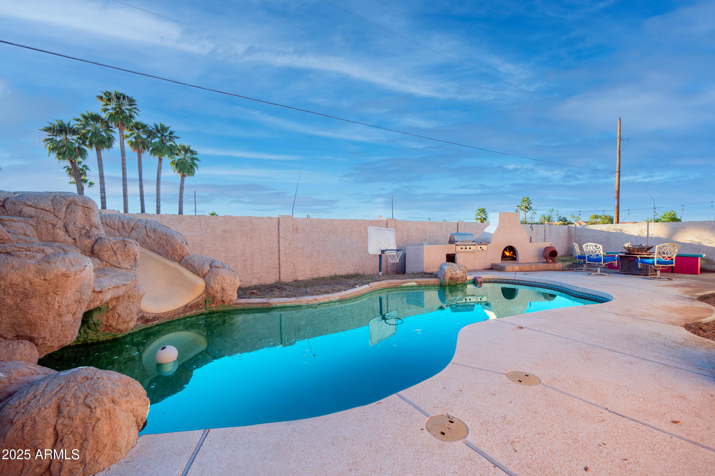 662 South Seton Mesa, AZ 85206 - Photo 2 of 25 a view of a backyard