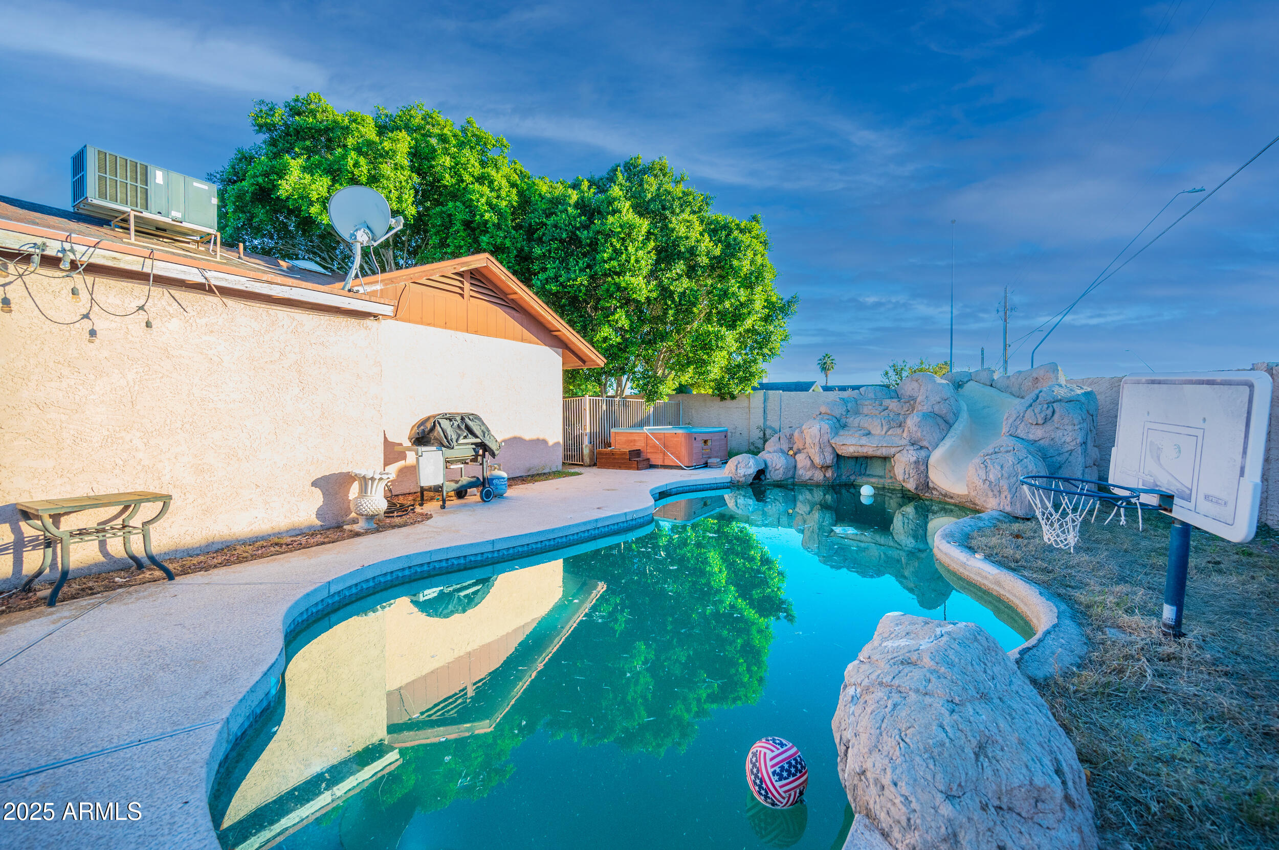 662 South Seton Mesa, AZ 85206 - Photo 4 of 25 a view of a table and chairs in patio