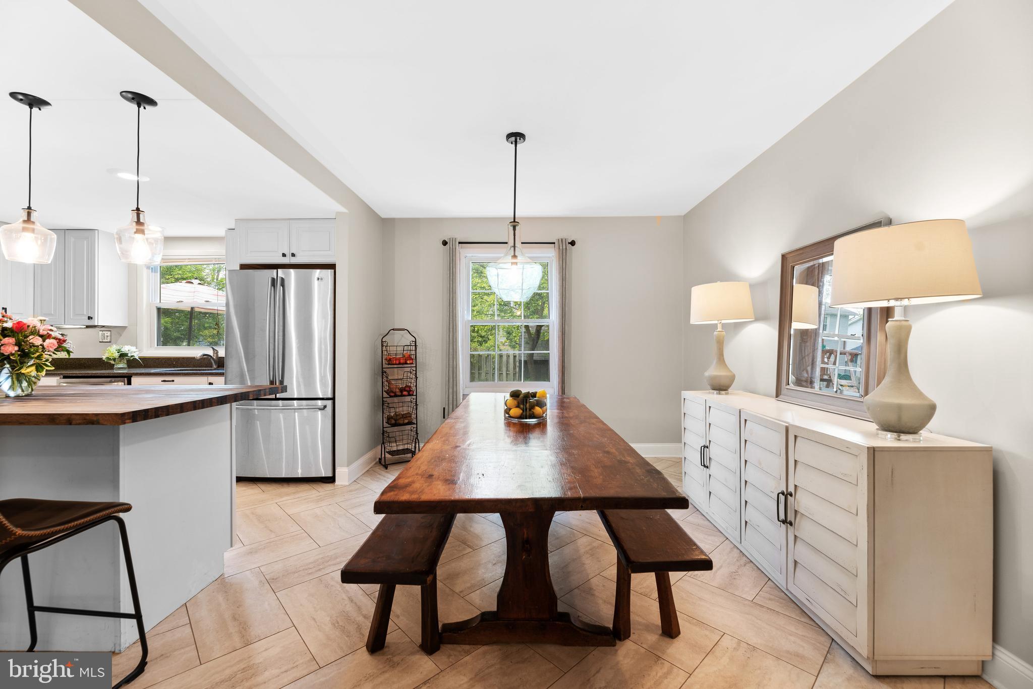 Gorgeously renovated & open concept kitchen/dining
