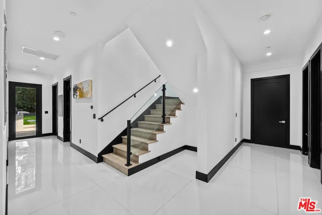 $9,500,000 | 6006 Spring Valley Road, Hidden Hills, CA 91302