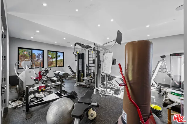 $9,500,000 | 6006 Spring Valley Road, Hidden Hills, CA 91302