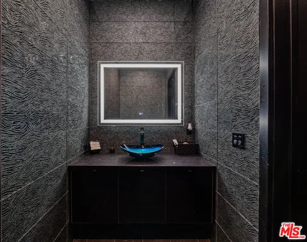 $9,995,000 | 6006 Spring Valley Road, Hidden Hills, CA 91302