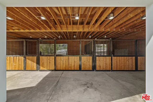 $9,500,000 | 6006 Spring Valley Road, Hidden Hills, CA 91302